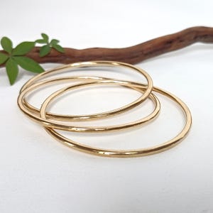 Set med tre armband i massiv mässing, bohemiska stapelarmband, sammanlänkade armband