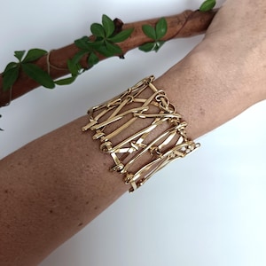 Bracelet tendance, large manchette dorée, Bracelet tressé, Motif abstrait, Bijoux tendance, Bracelet épais, Pièce unique, Laiton tressé