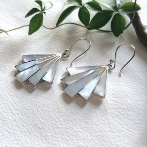 Art Deco Fan Earring, Mother of Pearl Earrings, Handcrafted Mexican Jewellery, Iridescent Shell Inlay, Boho Chic, Silver Plated image 2