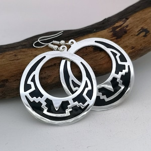 Azteekse oorbellen, Mexicaanse sieraden, oorringen, art deco-ontwerp, geometrische oorbellen, grote hoepels, statement sieraden, verzilverd