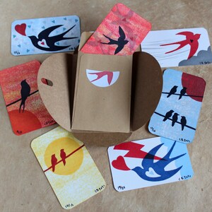 Mini cartes à imprimer/à collectionner. (Ensemble A) ENSEMBLE DE SEPT CARTES - Sept mini-cartes faites à la main scellées dans une enveloppe dans un emballage imprimé à la main.