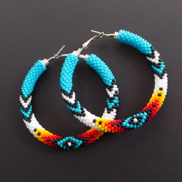 Boucles d'oreilles turquoise de style amérindien, créoles de style ethnique, créoles de style sud-ouest, créoles au crochet de perles, perlage ethnique sur commande