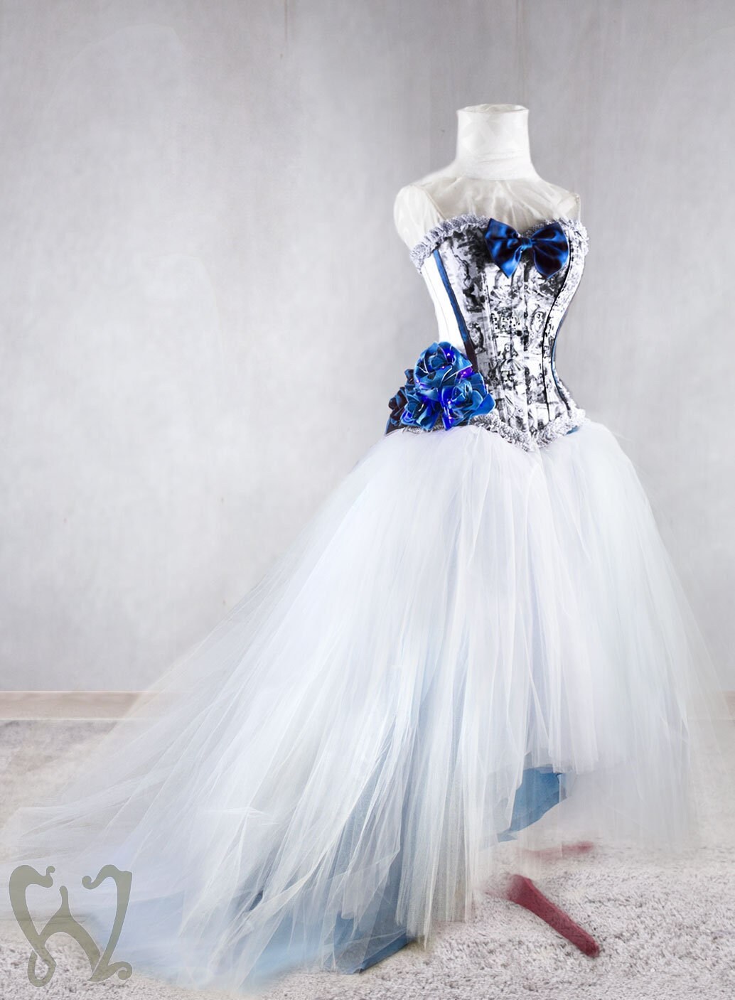 LOW HIGH Alice in Wonderland Wedding 