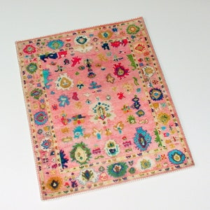 Alfombra miniatura para casa de muñecas, rosa tribal, colores brillantes, rosa, azul, verde, dorado, escala 1:12 (1/6), alfombra de terciopelo artesanal.