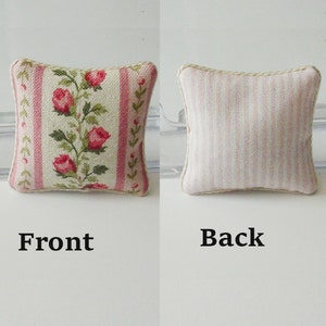 Almohada miniatura para casa de muñecas, color rosa y blanco, cojín a escala 1:12.