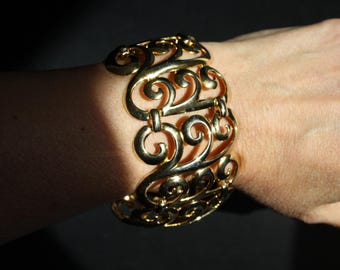 Vintage Wide Cuff Bracelet Gold tone Filigree Statement piece fold over clasp