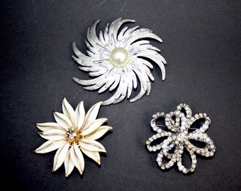 Lot of 3 Vintage Brooches/Pins/Pendant signed Sarah Coventry signed Capri Floral Starburst Motif
