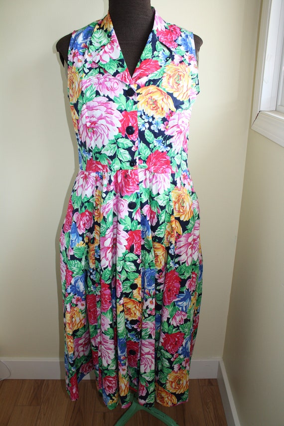 Lovely 80's Vintage flowery dress Size 11/12