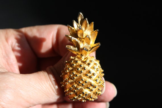 vintage Pineapple Brooch/Pin Fruit jewelry kitsch… - image 1