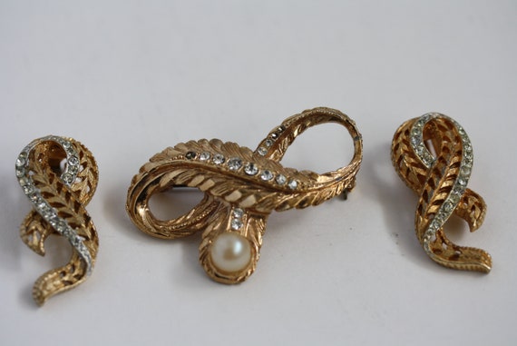 Vintage Brooch/pin and earrings set Hattie Carneg… - image 6