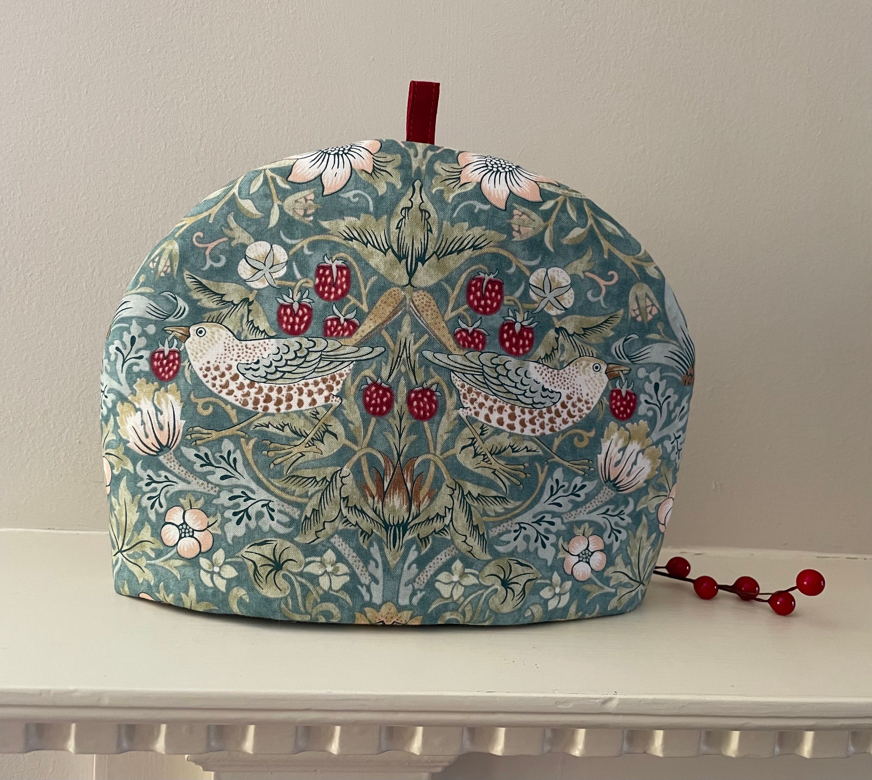 5 formats - artisanal luxe tea cosy william morris redux de l'art nouveau strawberry thief version plus grande chapel green