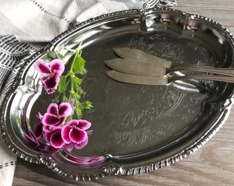 Vassoio ovale in metallo inciso vintage, piccolo vassoio da portata, stile rustico, arredamento per la casa in stile metà secolo, utensili da cucina, vintage retrò vecchio