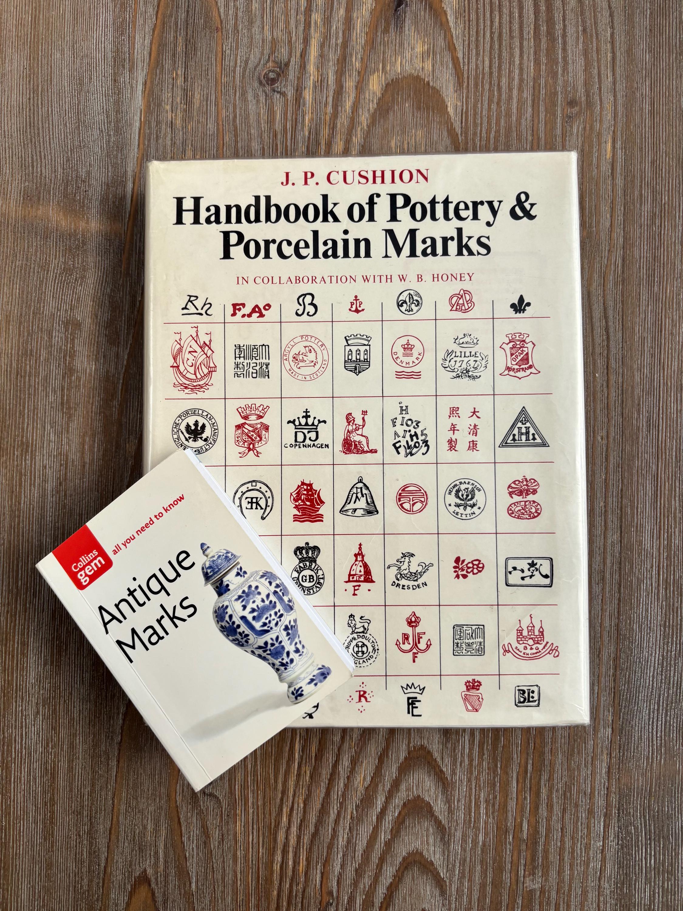 Vintage Handbook of Pottery and Porcelain Marks by J.P. Cushion