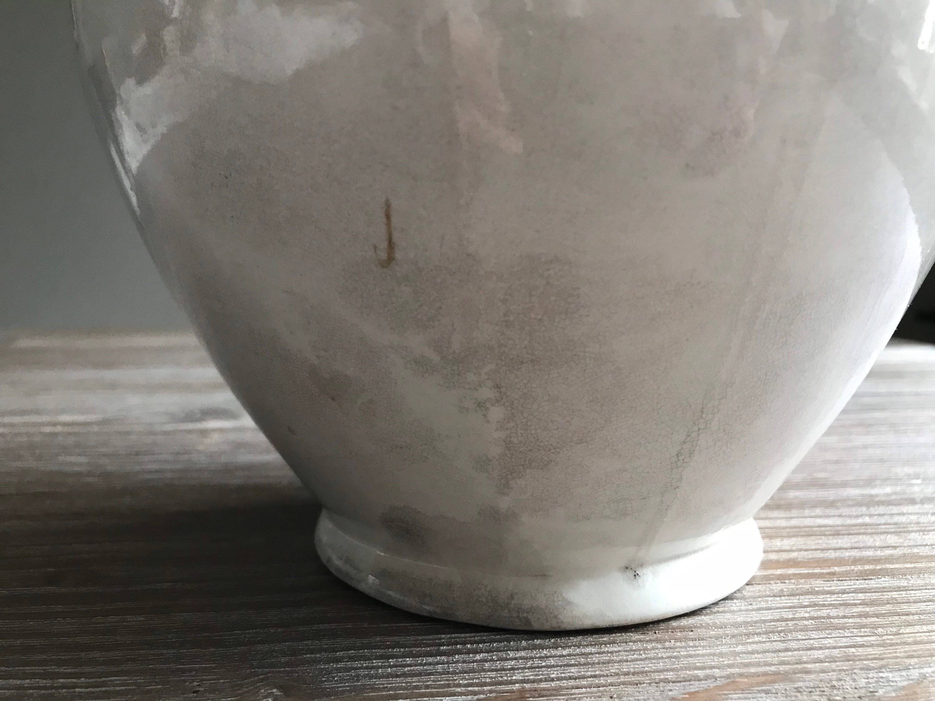 アンティークの大きな水差し、白い水差し、白磁釉薬をかけた陶器