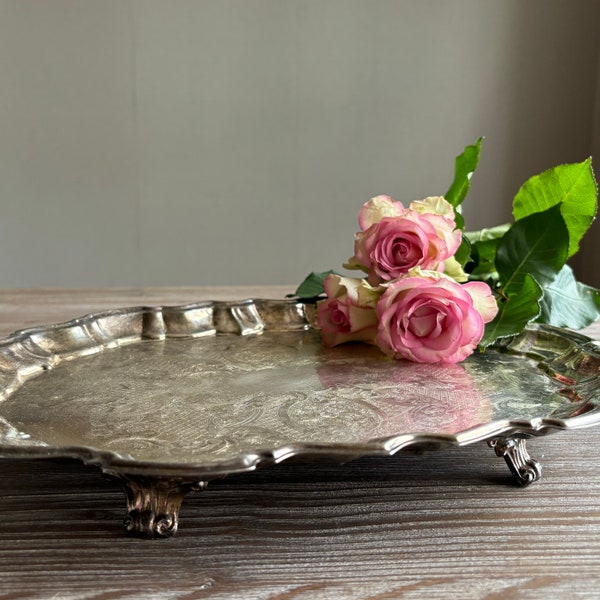 Vintage etched metal oval tray with legs, Serving tray, Country Farmhouse, Vintage metalware, Mid century home decor, Kitchenware retro old