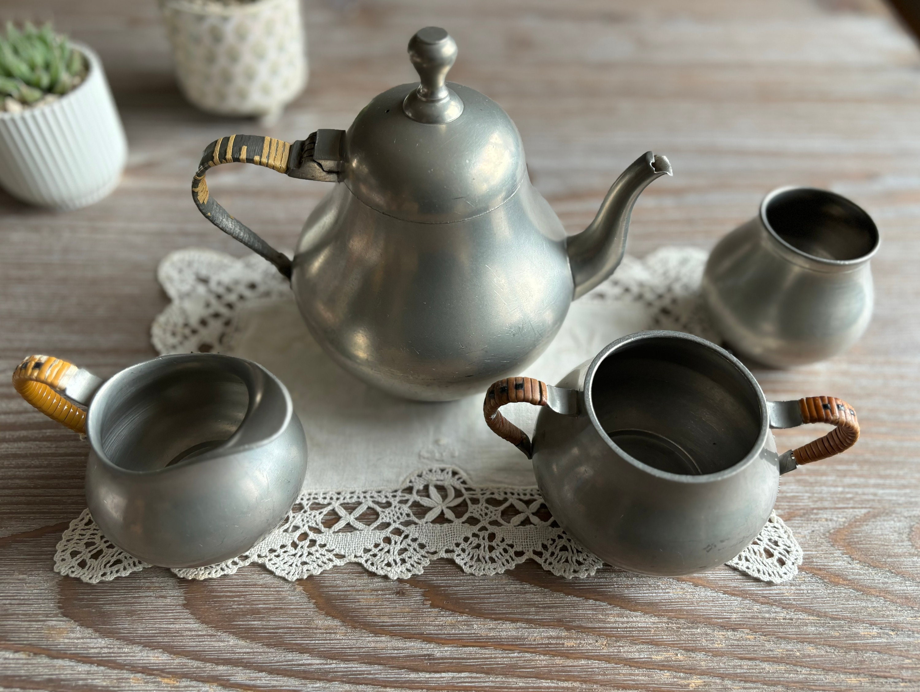 crescent pewter 社　ビンテージ　ピューター製ティーポットセット Vintage Pewter Tea Coffee Service Set, Pewter Tea Kettle Pot