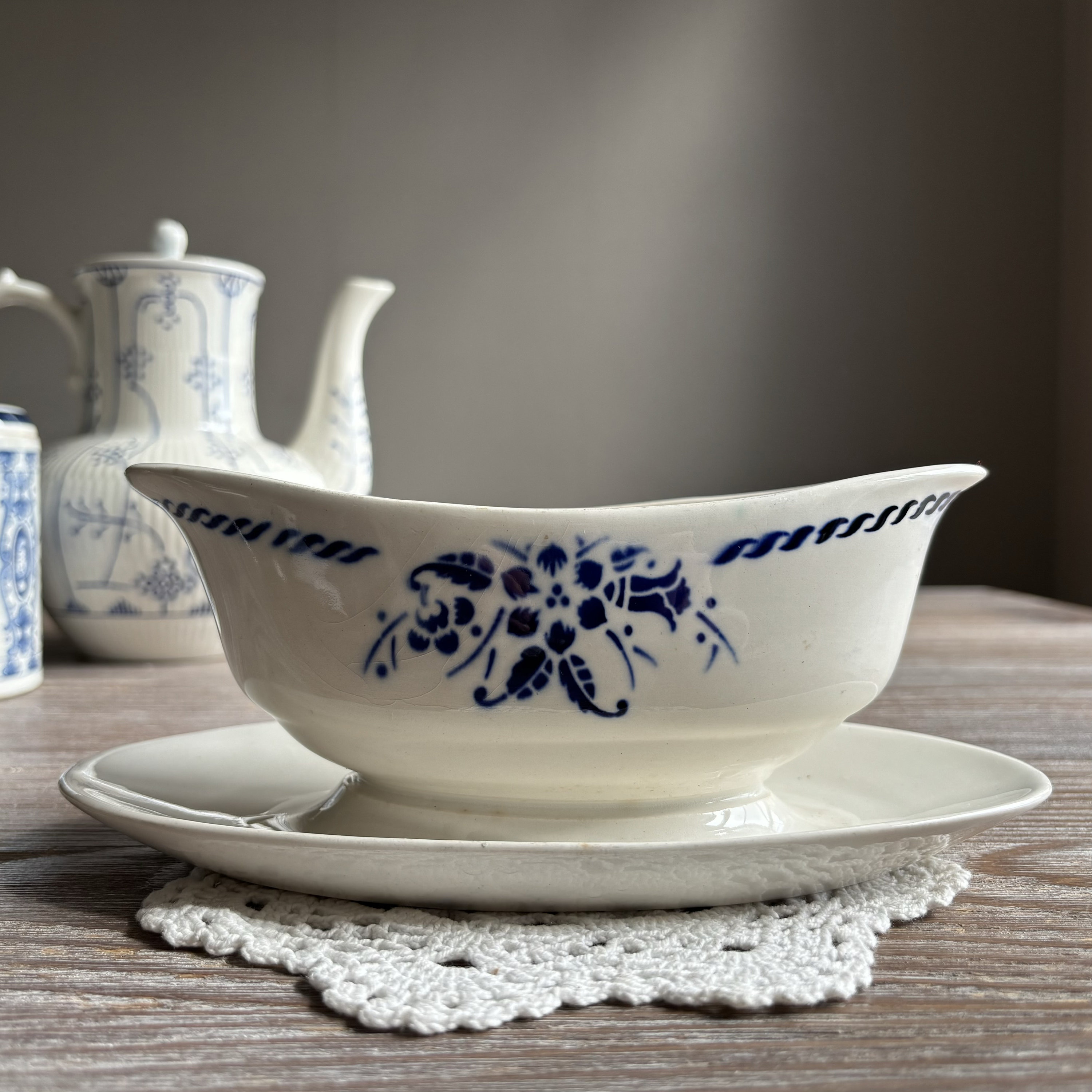 Wedgewood ヴィンテージ　グレービーボート il_fullxfull.5875178402_kwde.jpg