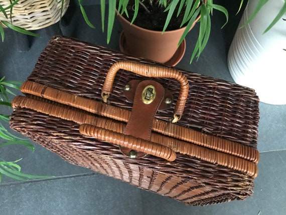 Vintage large wicker picnic basket, large square … - image 7