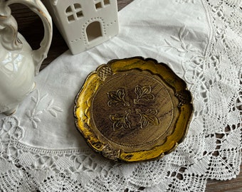 Sottobicchiere fiorentino vintage, piccolo piatto giallo colorato, italiano della metà del secolo &#39;60, arredamento per la casa shabby boho dorato, fattoria di campagna