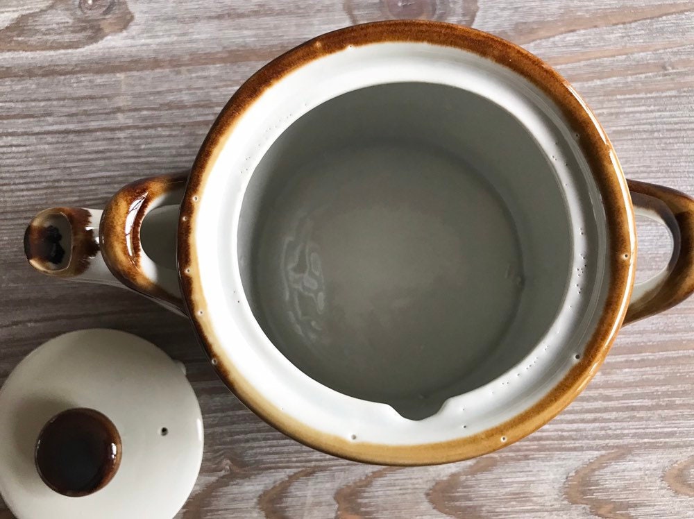 Uitstekende geglazuurde kleitheepot De ketel van de pot