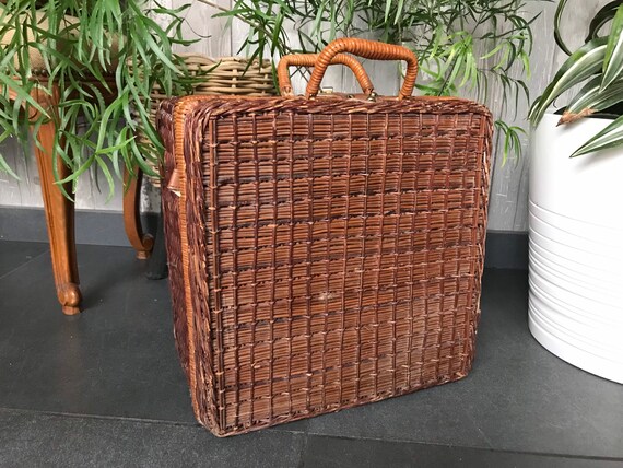 Vintage large wicker picnic basket, large square … - image 2