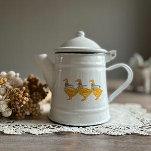 Vintage enameled coffee tea pot kettle, Metal enamelware jar pitcher pot, retro mid century kitchen, Yellow goose country farmhouse