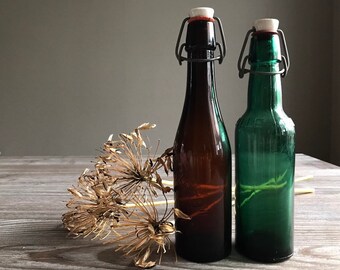 Botellas de cerveza belgas de mediados de siglo, tapones de porcelana originales, mediados de siglo 40, botellas de vidrio ámbar marrón verde, vidrio coleccionable de decoración del hogar