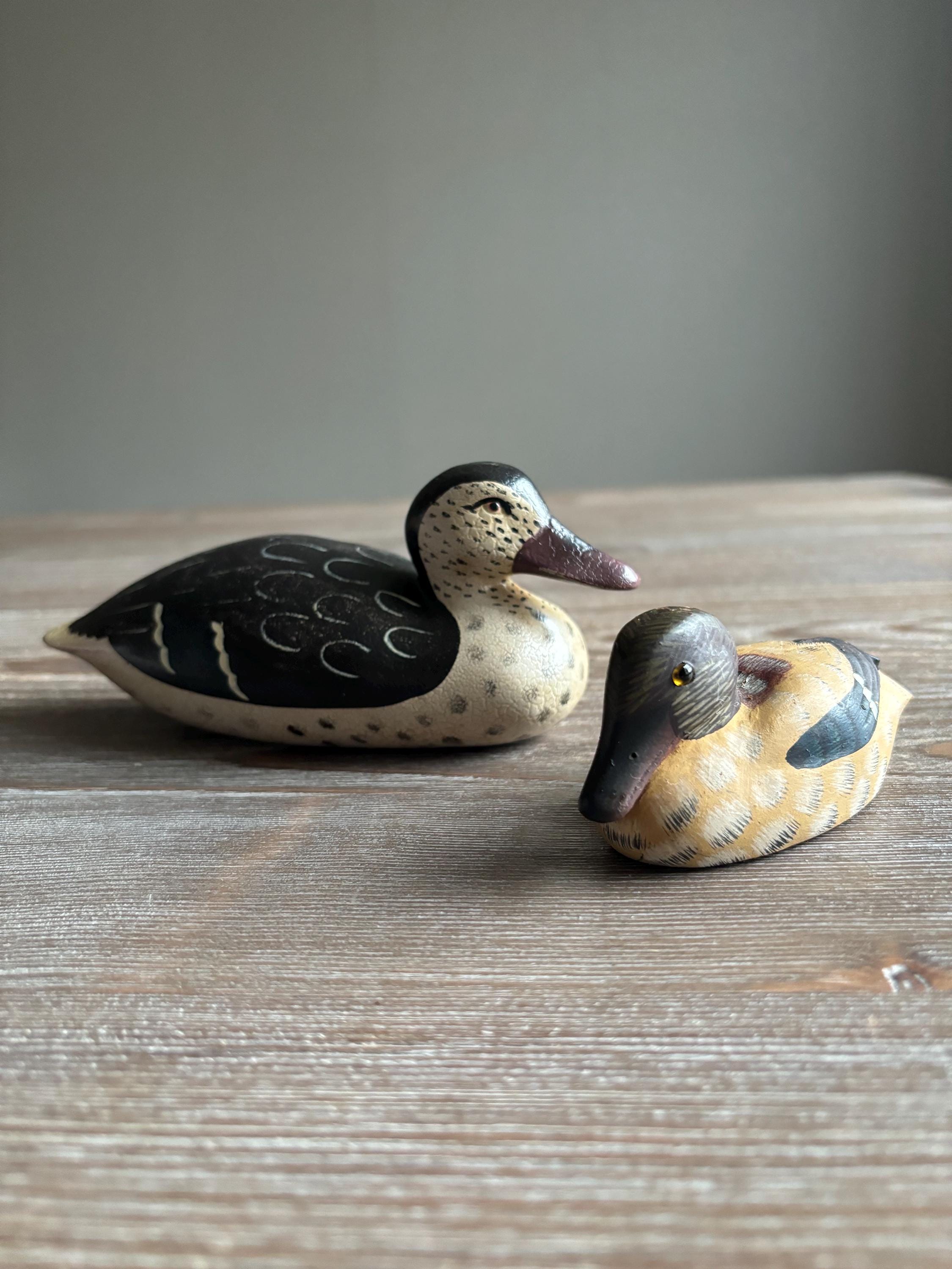 木製アヒル手彫り彫刻 2体セット