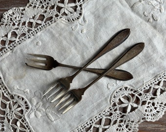 Vintage silverplate desert forks, set of 3, Tiny desert spoons, Country farmhouse home decor, vintage metalware,cupro-nickel, silver plated