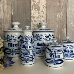5 Vintage Blue Onion kitchen storage containers with lids, ceramic spice storage jars, Blue white whiteware, Blue Danube