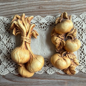 Vintage clay wall decor, Kitchen decor onion tomatoes figurine, Wall hanging decor, retro country farmhouse