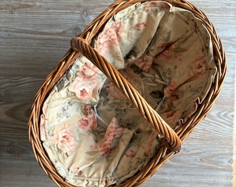 Cesta de picnic vintage grande con asa, cesta tejida de mimbre, cesta cerrada, granja de campo de mediados de siglo