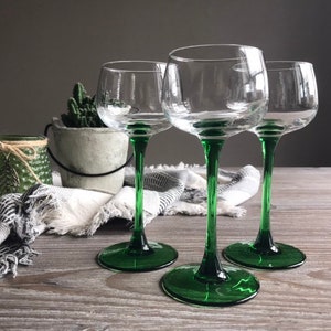 Set of 4 French vintage wine glasses on foot in original pack, Luminarc Arcoroc, Green long stem, Vin de Rhin, Mid century barware, retro