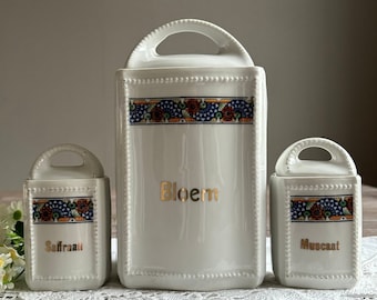 Stare ceramiczne pojemniki kuchenne z pokrywkami, białe porcelanowe pojemniki, kuchenny słoik do przechowywania z pokrywką