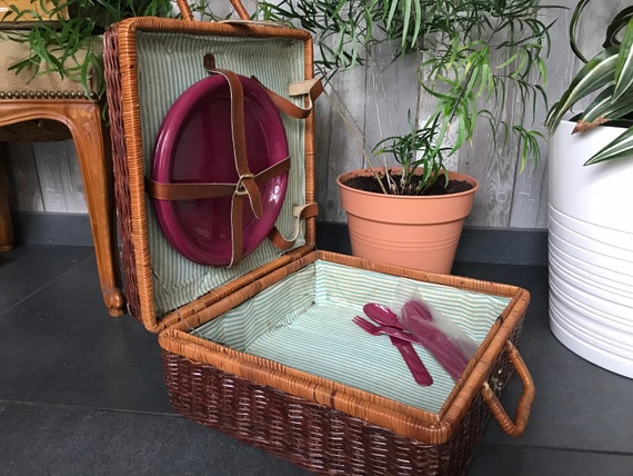 Vintage large wicker picnic basket, large square … - image 3