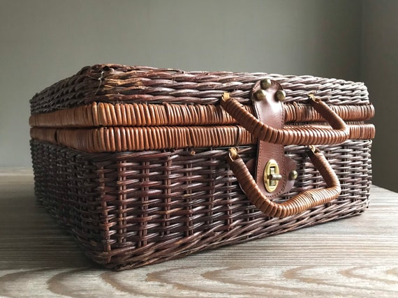 Vintage large wicker picnic basket, large square … - image 5