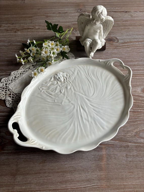 Antike ovale Servierplatte mit Griffen, Jugendstil-Relief große Servierplatte, Whiteware-Geschirr, Bauernhaus, Tettau Daphne 1800er Jahre