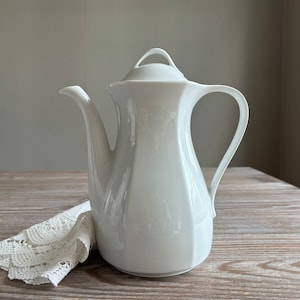 Vintage large tea coffee pot, White Tea pot, Vintage German tea kettle, tableware whiteware, Winterling Bavaria