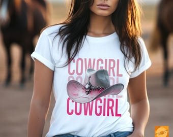 Cowgirl-tekst met glamourhoed T-shirtontwerp PNG - glamourwestern-afbeelding - roze en strass cowgirl-shirtsublimatie - UVDTF/DTF