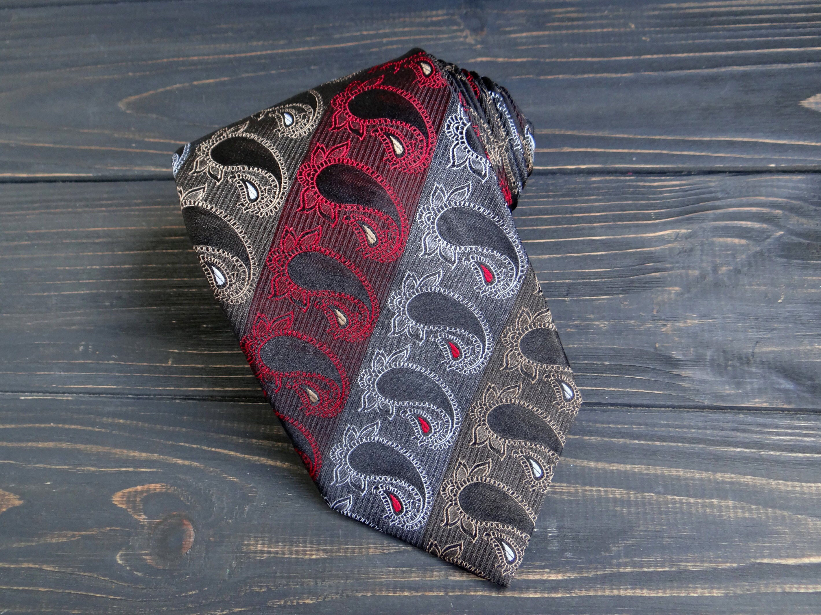 Cravate Homme Ardsley En Soie 100% - Motif Paisley Jaune Ivoire Rouge Bleu - Occasion Très Bon État