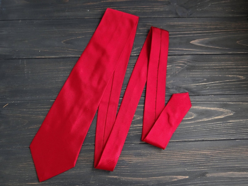 Cravate Hugo Boss En Soie 100% - Marron - Italie - Occasion Portée
