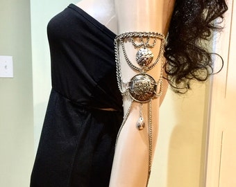 Medieval Arm Chains, Handmade Armband, Silver Metal Upper Arm Bracelet, Draped Boho Armlet, Metal Body Jewelry, Unisex Body Chains Arm Band