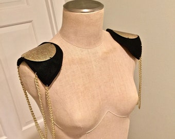 Handmade Pair of Epaulets, Shoulder Chains, Jewelry Adornments, Unisex Body Arm Chains, Fashion Accessories, Gold Metal Applique Epaulettes