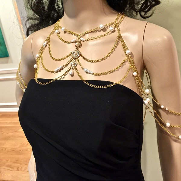Pearl Necklace. Gold Necklace. Shoulder Necklace. Pearl Body Chains. Golden Jewelry. Body Jewelry. Bridal Necklace. Business Women Jewelry