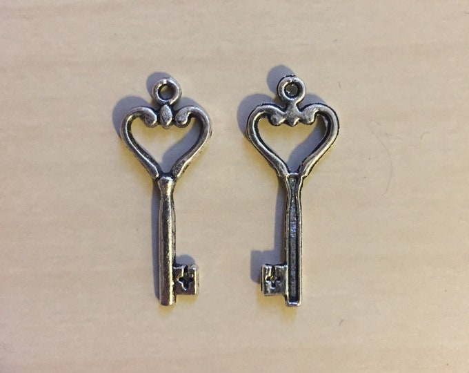 PandaHall 1084 St/ück Silver Open Jump Ring Und 40 St/ück Hummerverschl/üsse Schmuckreparaturwerkzeuge Schmuckherstellungszubeh/ör Kit Mit Schmuckherstellungszubeh/ör F/ür Die Herstellung von Halsketten