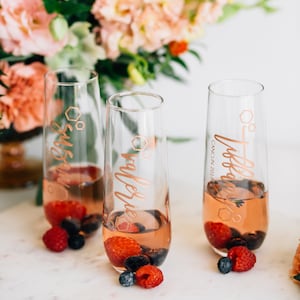 Custom Bridal Party Champagne Flute - Personalized Bridesmaid Stemless Toasting Glass, Engraved Bridesmaid Proposal Toasting Flute