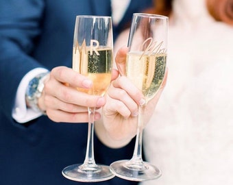 Modern Mr & Mrs Wedding Champagne Glasses (Set of TWO) Pair Engraved Vina Toasting Flutes, Engagement Glasses, Bridal Shower Gift