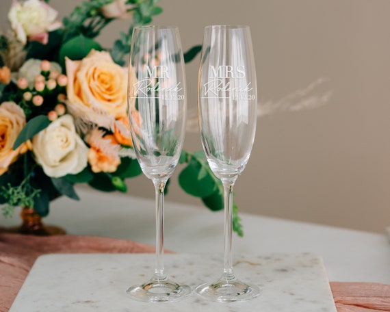 Engraved Bride and Groom Wedding Champagne Flutes Set of 2 Personalized Toasting  Glasses