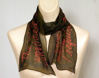 Sentido y sensibilidad - Pequeña bufanda de gasa - Corral escribiendo sobre oliva/óxido