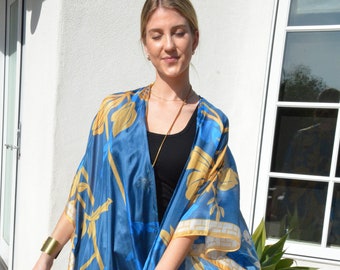 Mooie blauwe zijden kimono Dameskimono's zijden omslag zijden kleedje strandkleed